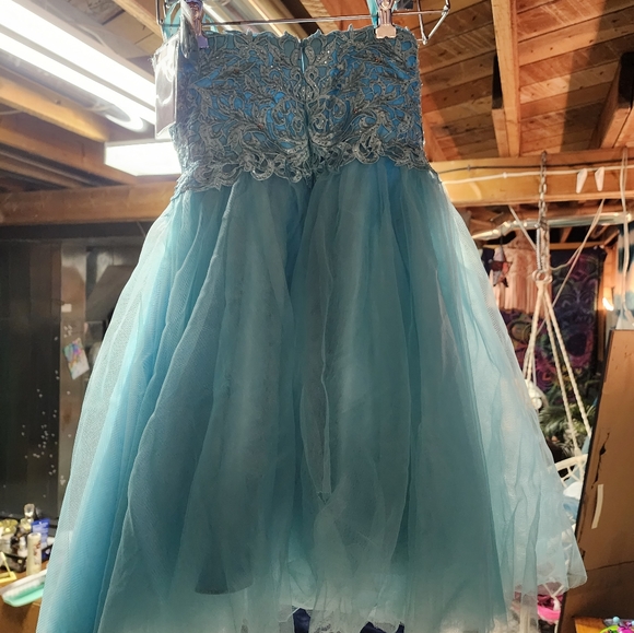 Dress - Picture 3 of 4